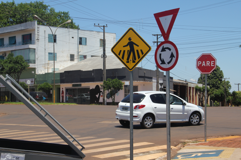 Secretaria alerta motoristas por obras na Rua Horizontina